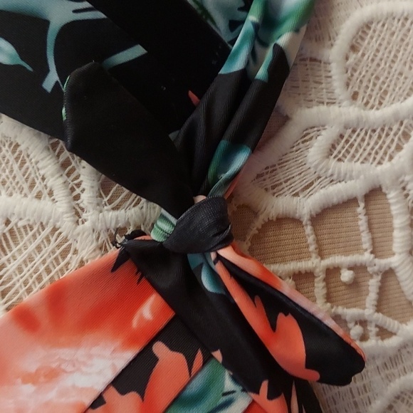 COCOSHIP Retro 50's Floral Halter Bikini Top - Picture 5 of 11